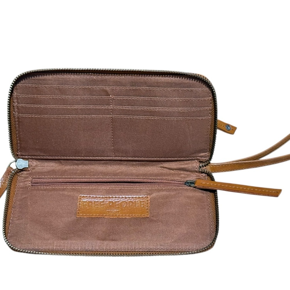 Free People Brown Leather Wristlet Wallet
Preowned excellent condition no Flaws - Picture 3 of 10